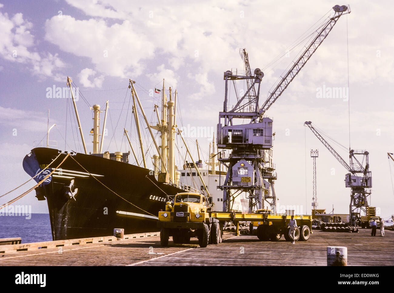 Kuwait Novembre 1966. Kuwait Oil Company Wharf, ahmadi. Foto Stock