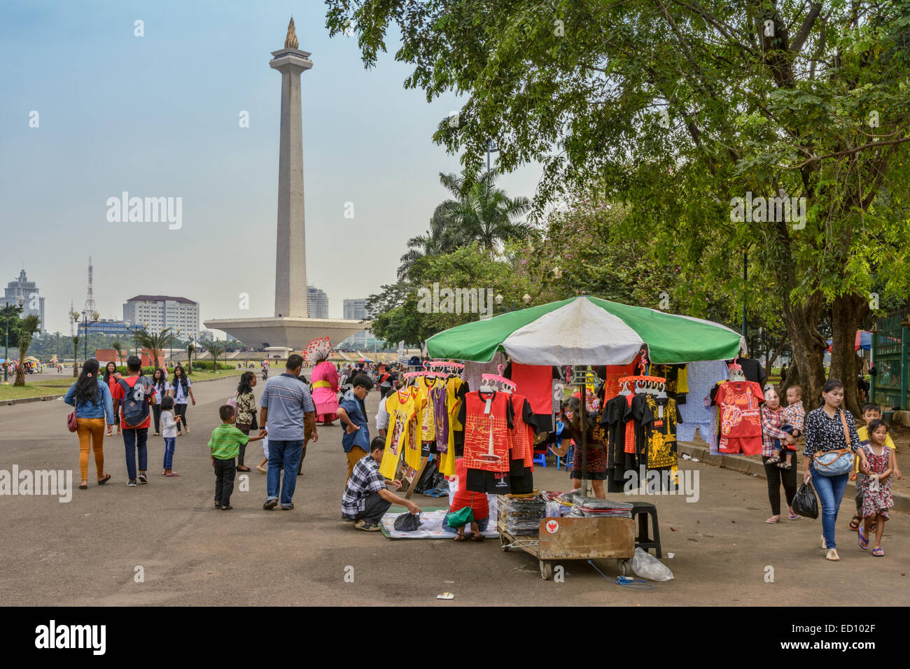 Jakarta Juli 31, 2014. Persone che visitano Monas durante il Idul Fitri (Eid al-Fitr) Vacanze. Foto Stock