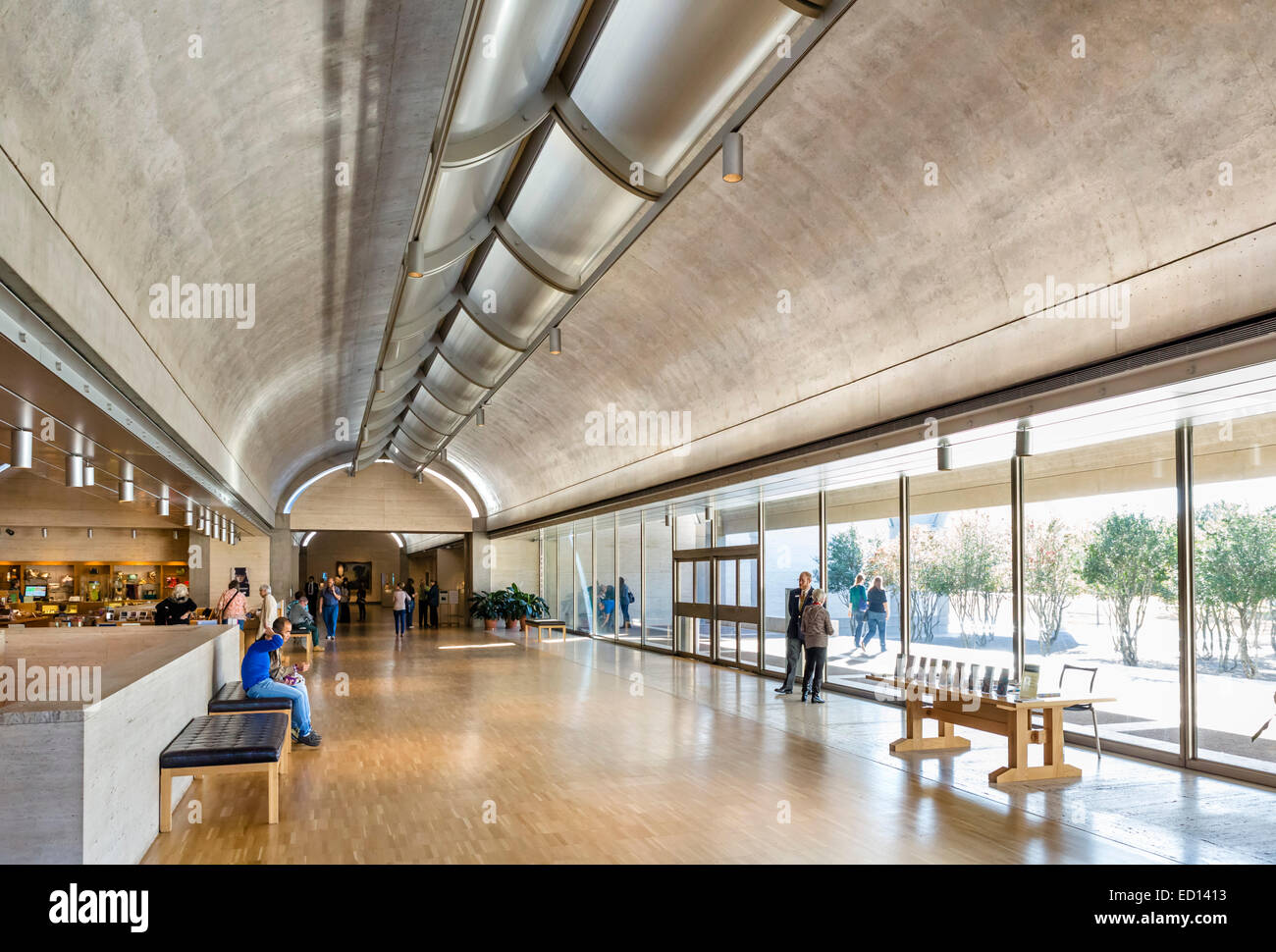 La lobby del Kimbell Art Museum, progettato dall'architetto Luigi I Kahn, Fort Worth, Texas, Stati Uniti d'America Foto Stock