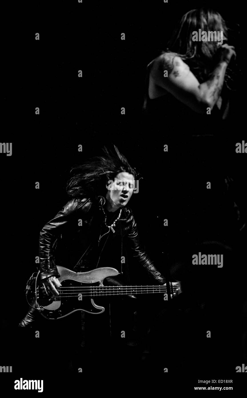 Toronto, Ontario, Canada. Xxi Dec, 2014. Heavy metal cantante Sebastian BACH avvolto il suo North American " Tour dell'Inferno" al Phoenix Theatre di Toronto. I membri della band: BRENT WOODS, BOBBY JARZOMBEK e ROB DE LUCA. © Igor Vidyashev/ZUMA filo/Alamy Live News Foto Stock