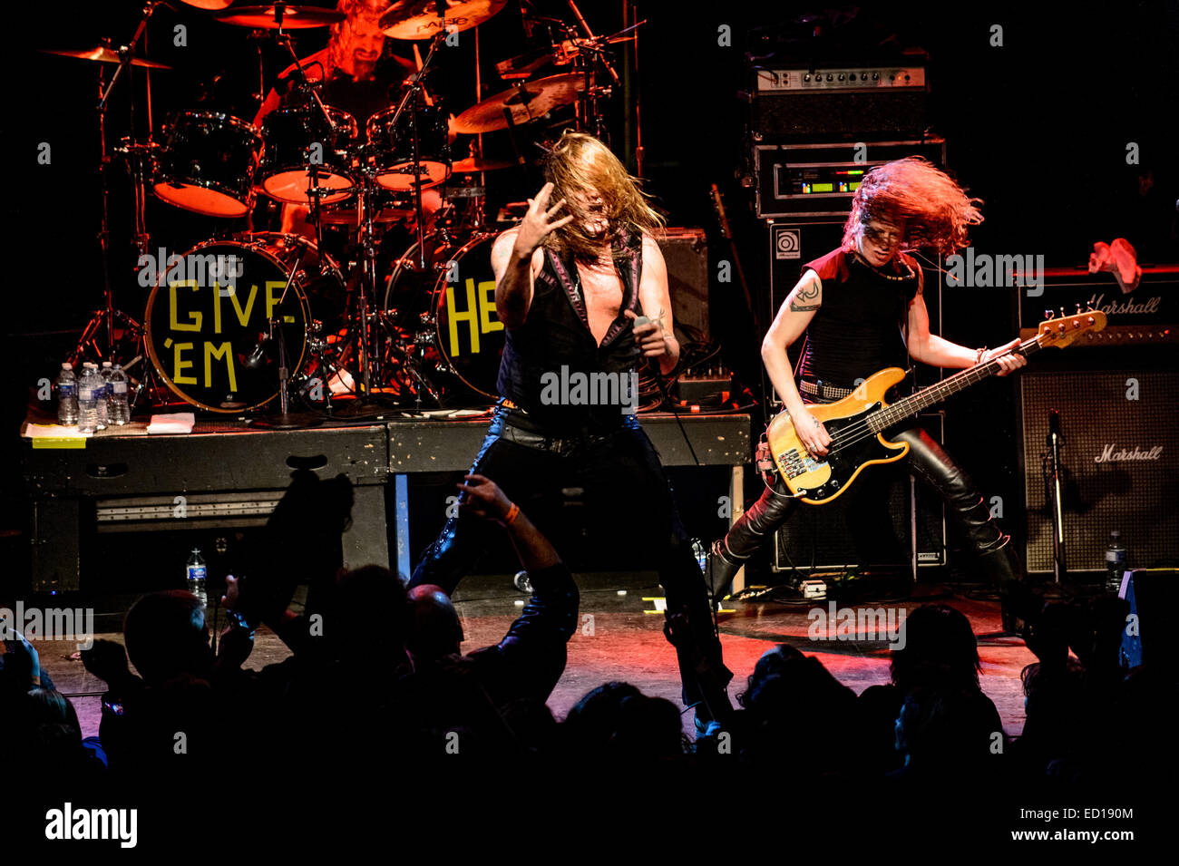 Toronto, Ontario, Canada. Xxi Dec, 2014. Heavy metal cantante Sebastian BACH avvolto il suo North American " Tour dell'Inferno" al Phoenix Theatre di Toronto. I membri della band: BRENT WOODS, BOBBY JARZOMBEK e ROB DE LUCA. © Igor Vidyashev/ZUMA filo/Alamy Live News Foto Stock