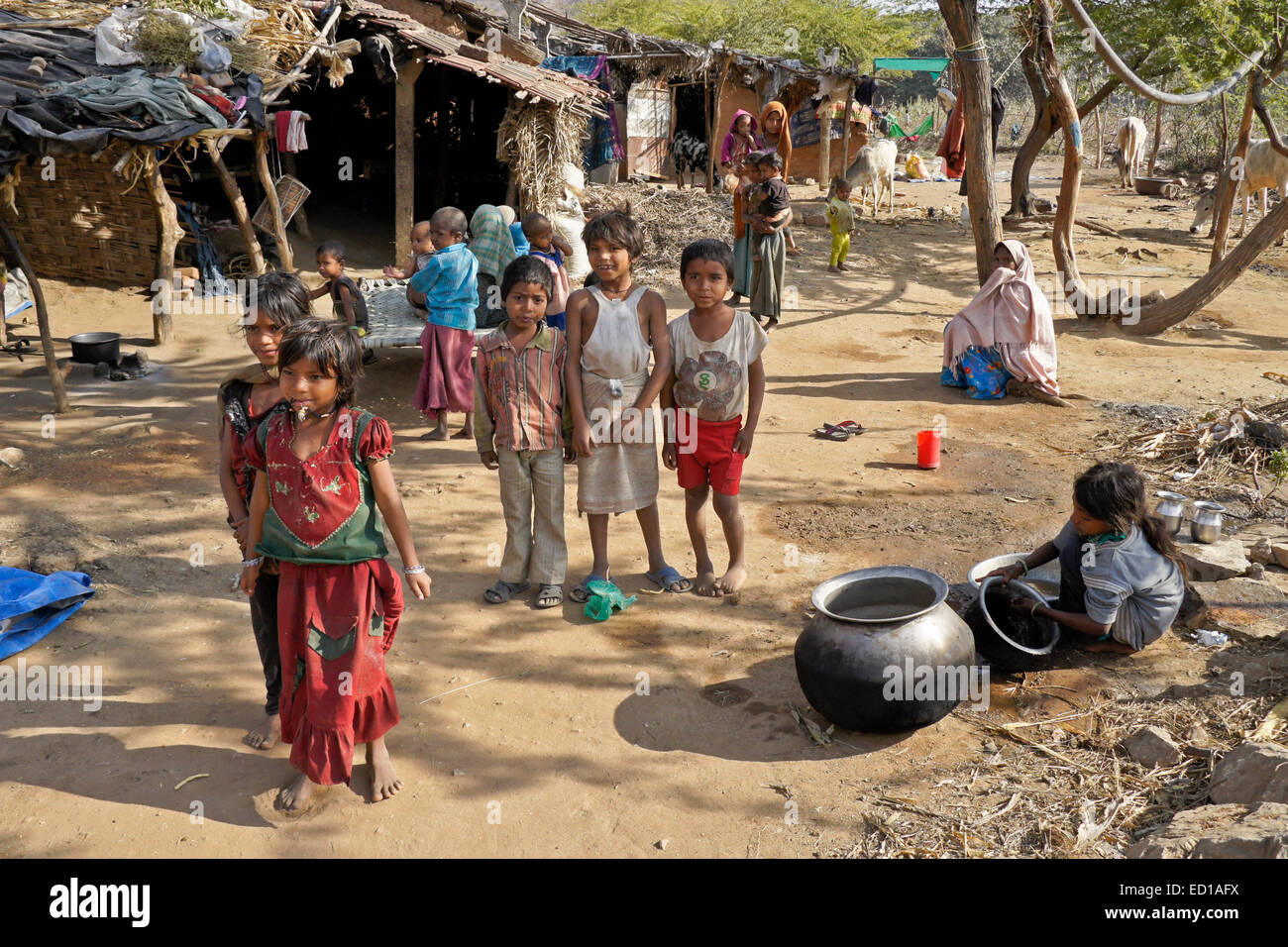 Villaggio di Adivasi tribali vicino Poshina, Gujarat, India Foto Stock