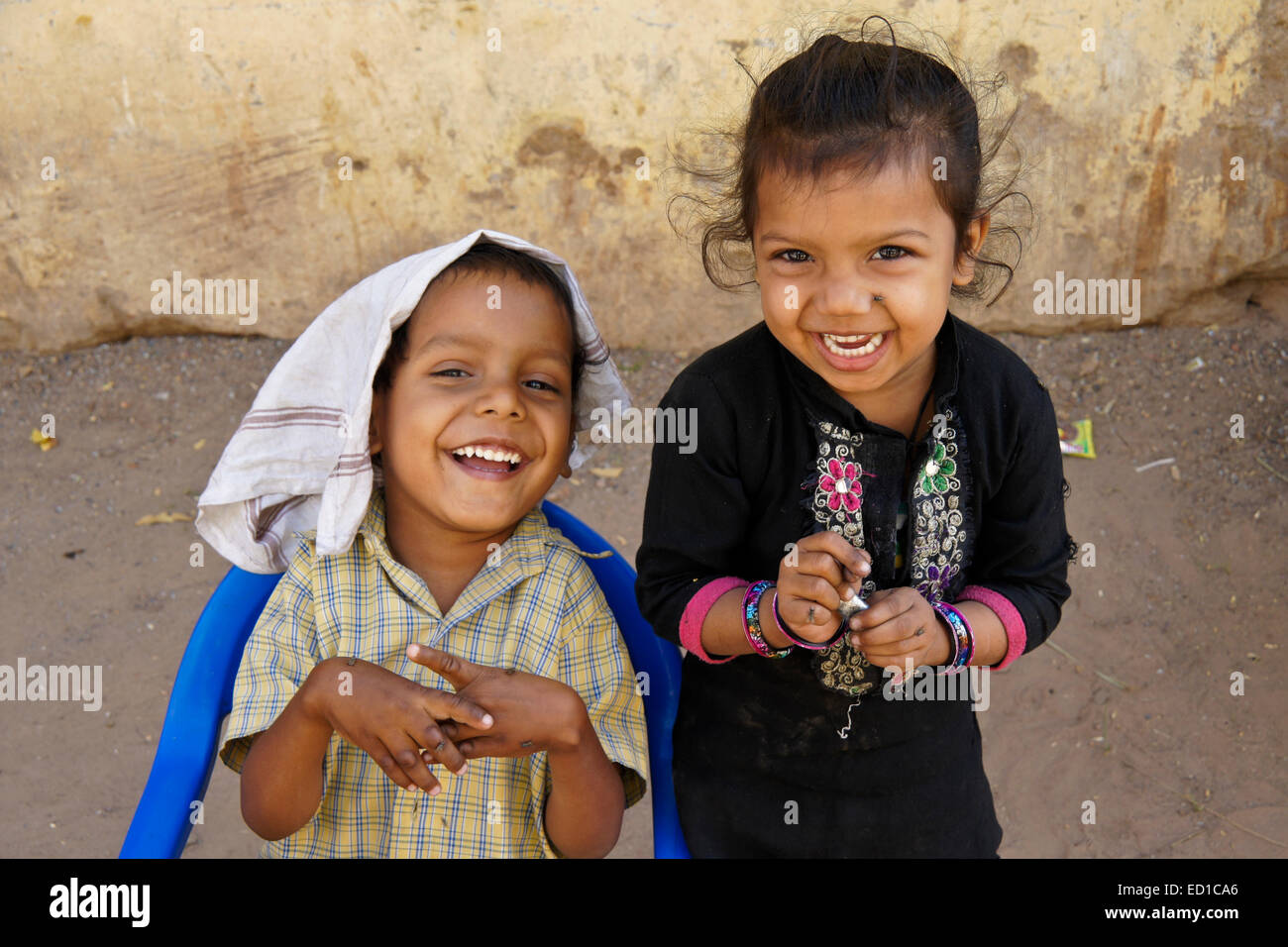 Felici i bambini, Patan, Gujarat, India Foto Stock