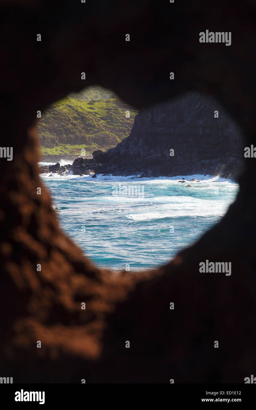 A forma di cuore ad rock, Nakalele Point, Maui, Hawaii. Foto Stock