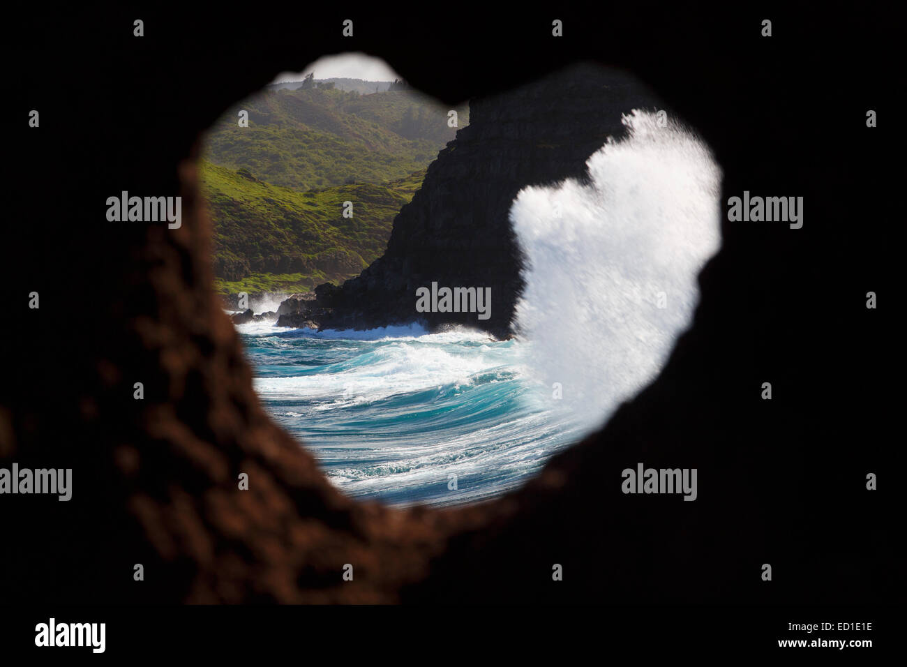 A forma di cuore ad rock, Nakalele Point, Maui, Hawaii. Foto Stock