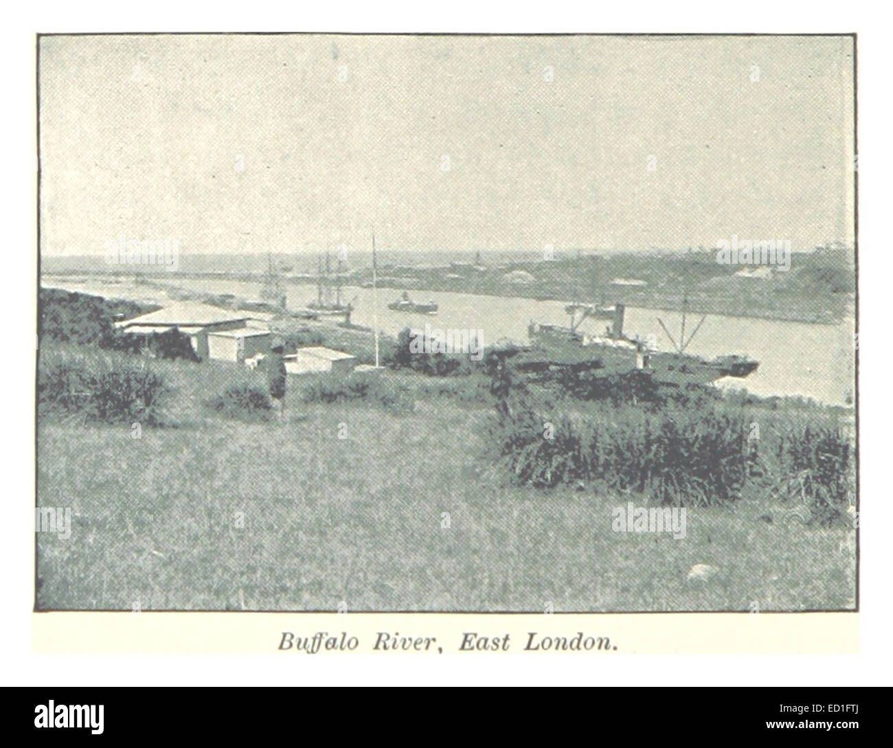 Questa illustrazione del 1896 di Salmond raffigura il fiume Buffalo vicino a East London, Sud Africa. Il fiume è stato storicamente significativo per il suo ruolo nel commercio e nei trasporti nella regione durante il XIX secolo. Foto Stock