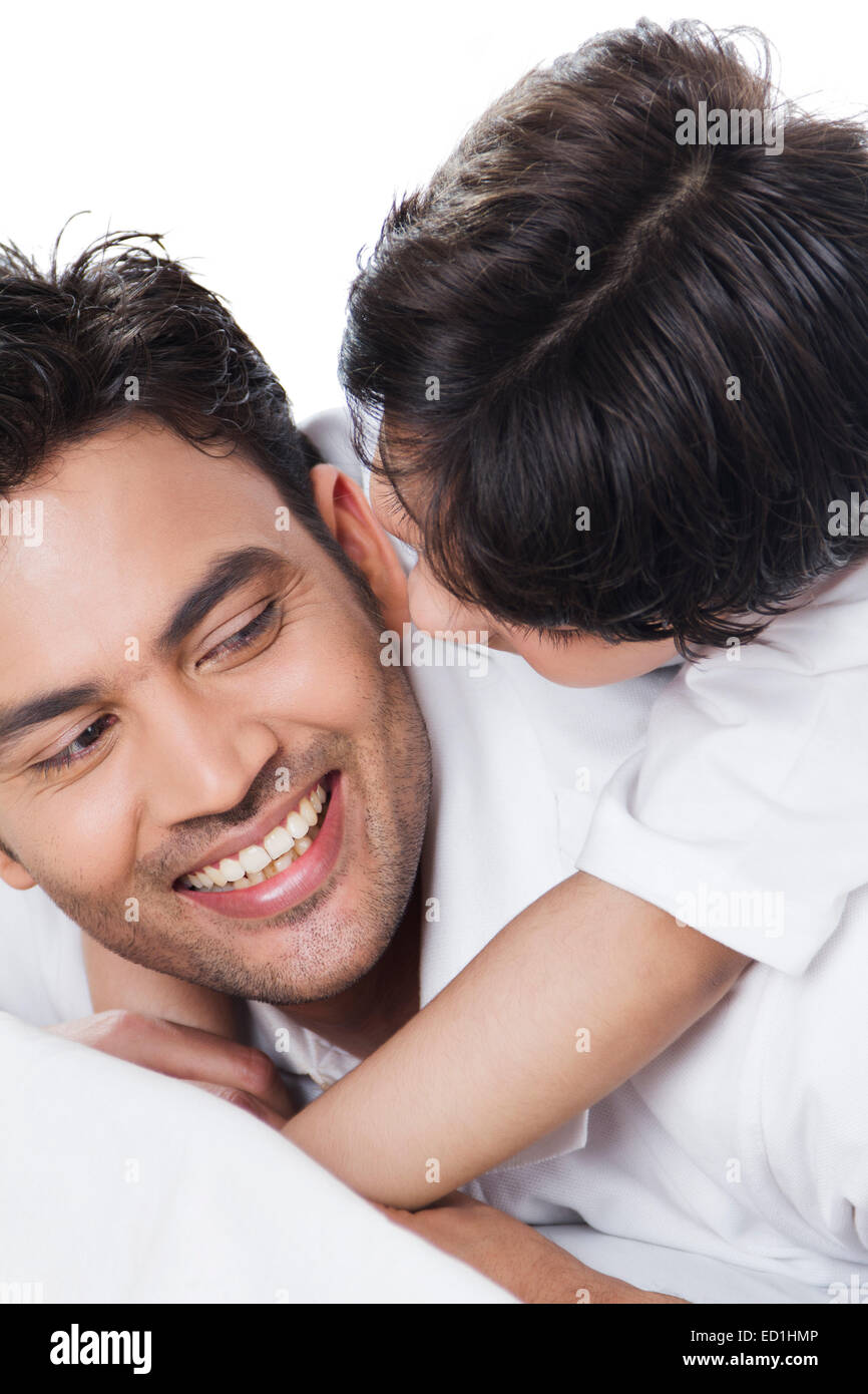 Indiano padre con bambino godere Foto Stock