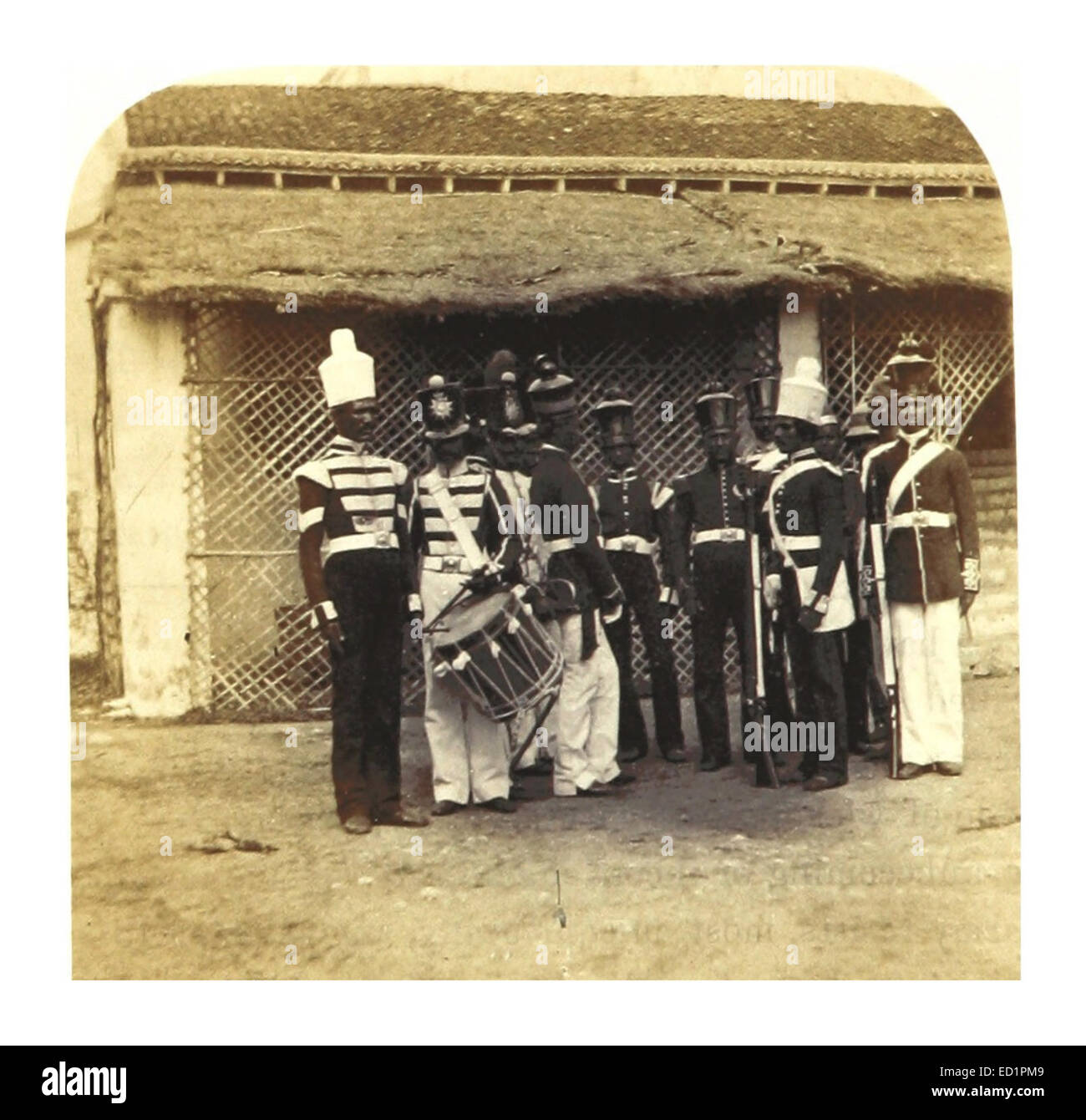 Un'illustrazione del lavoro di Weld del 1862 sull'India, che mostra il Tenth Regiment of Madras Native Infantry, un'unità militare chiave durante il periodo coloniale britannico in India. Foto Stock