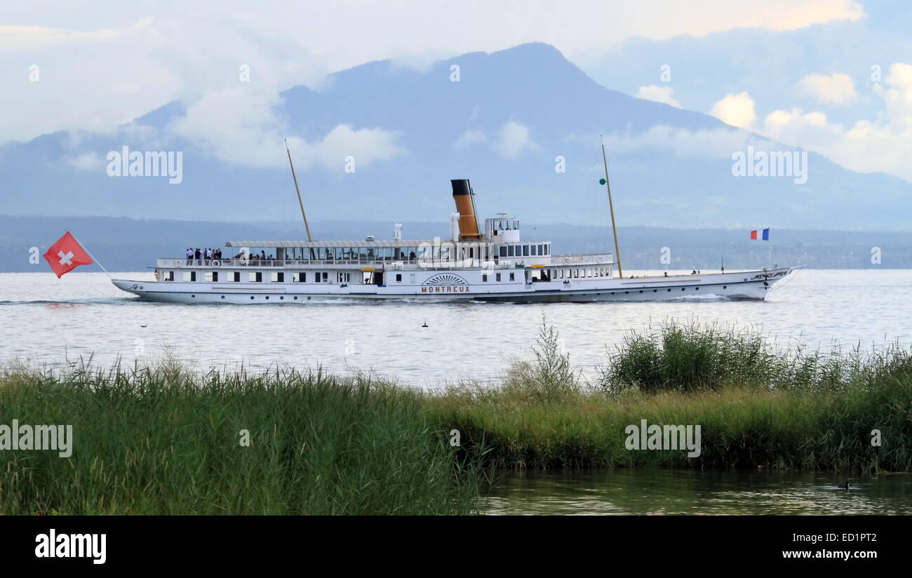 Ginevra, Svizzera - 8 agosto : vecchio steamboat 'Montreux' galleggiante sul lago di Ginevra, Svizzera, Agosto 8, 2013. Foto Stock
