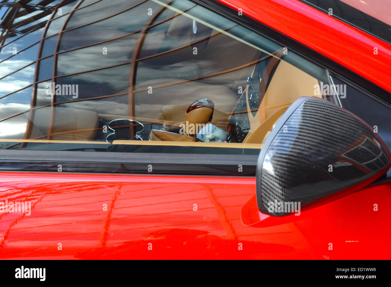 Specchietto auto immagini e fotografie stock ad alta risoluzione - Alamy