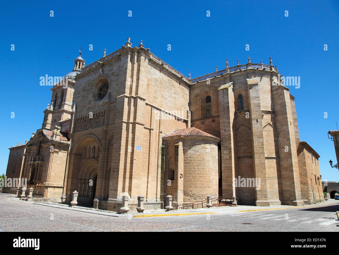 La facciata della Capilla de Cerralbo (XVI secolo) in Ciudad Rodrigo, una piccola cattedrale della città in provincia di Salamanca, Spagna. Foto Stock