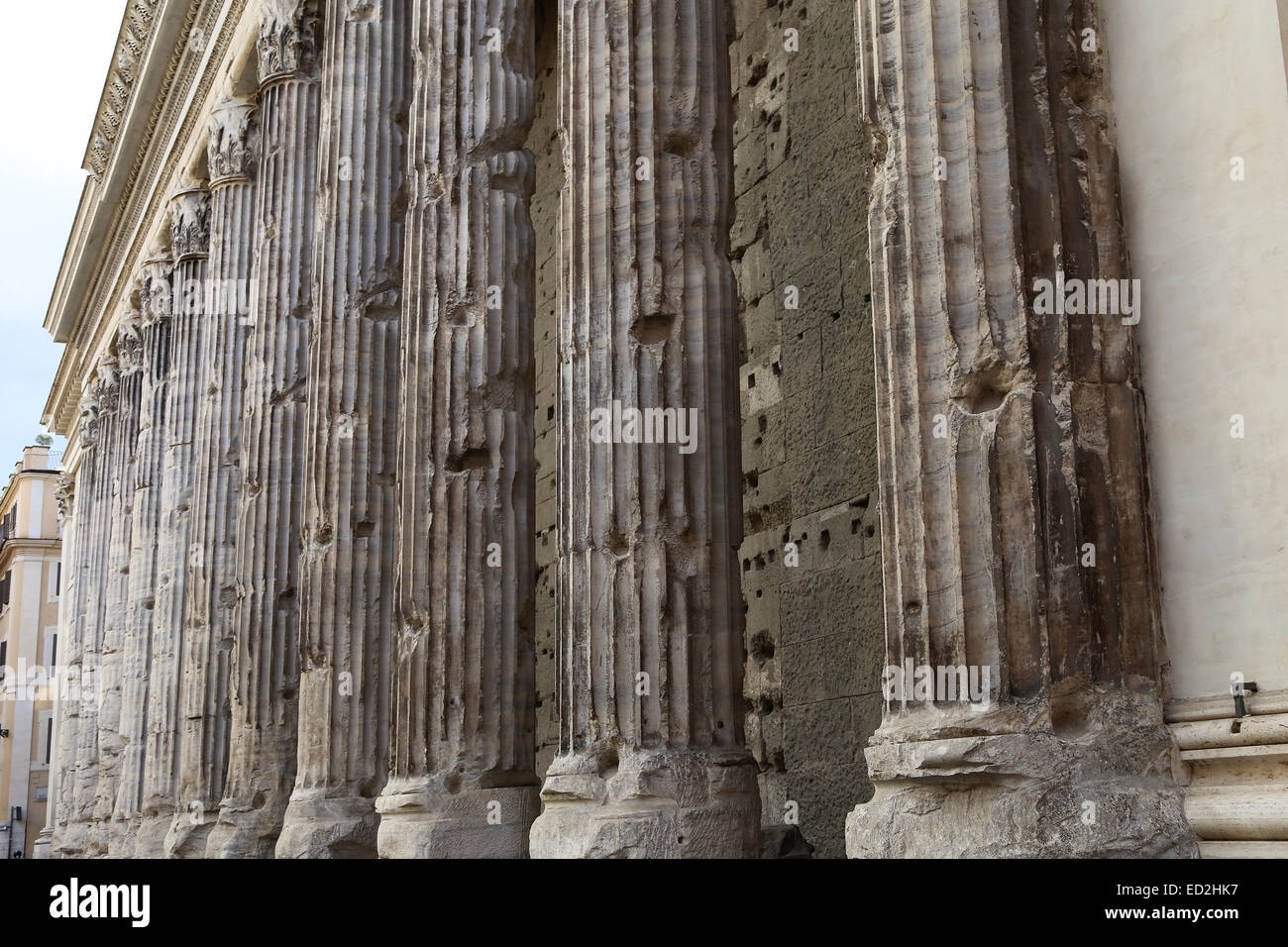 L'Italia. Roma. Tempio di Adriano. Campo Marzio. Costruito da suo figlio adottivo e successore Antonino Pio nel 145 d.c. Foto Stock