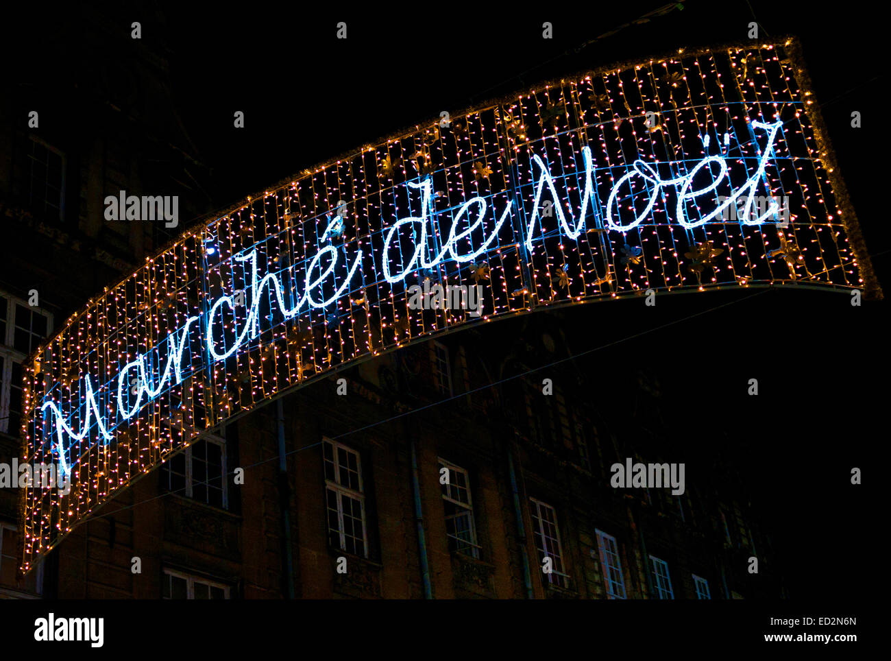 Marche de Noel segno presso il mercato di Natale, Arras, nel nord della Francia Foto Stock