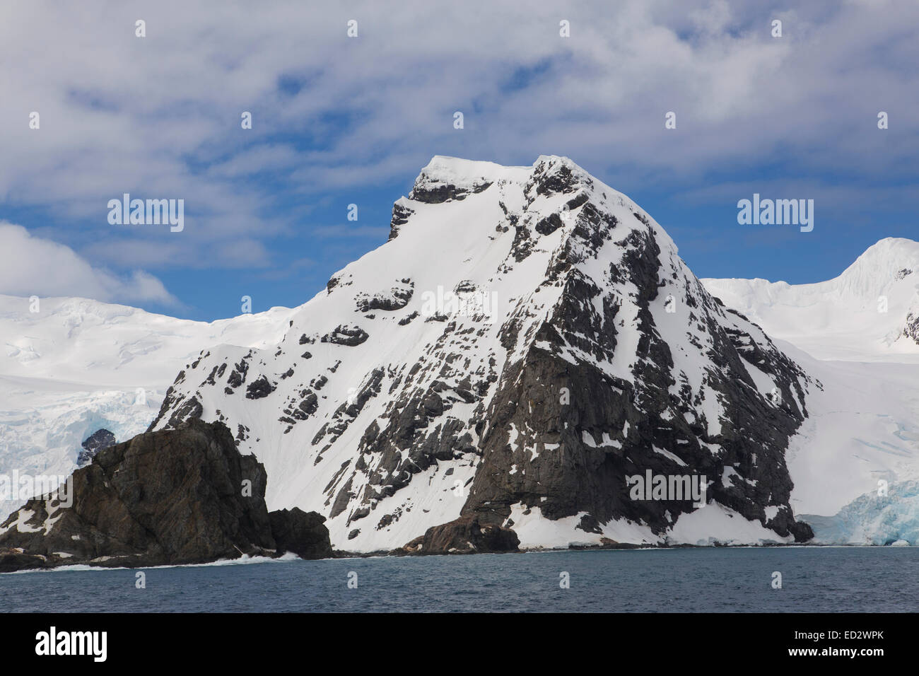 Point Wild, Elephant Island, l'Antartide. Questo è il luogo desolato dove Shackelton lasciò i suoi uomini come lui a pochi altri a sinistra Foto Stock