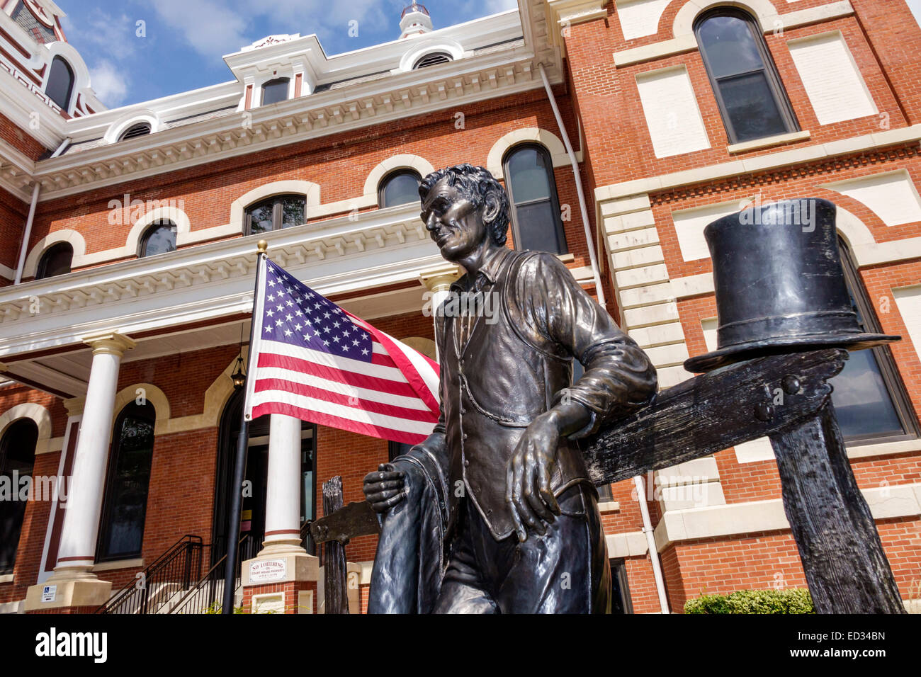 Illinois Pontiac, Livingston County Courthouse, fronte, ingresso, secondo impero in stile architettonico, Abraham Lincoln, statua, IL140905033 Foto Stock