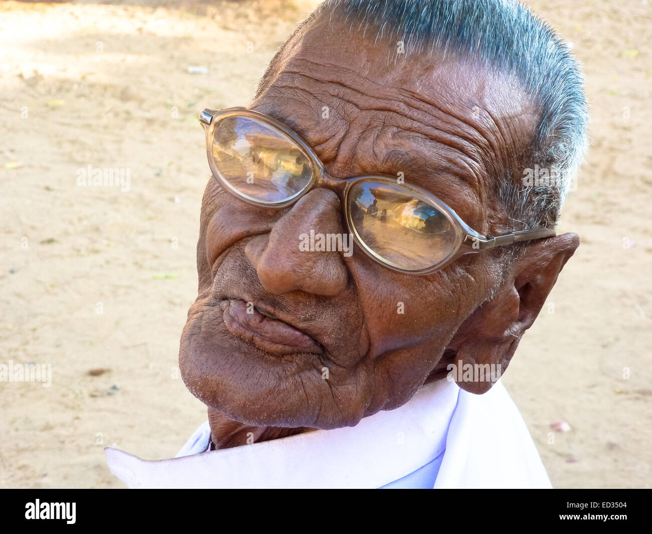 Ritratto di vecchio uomo dal Gujarat india Foto Stock