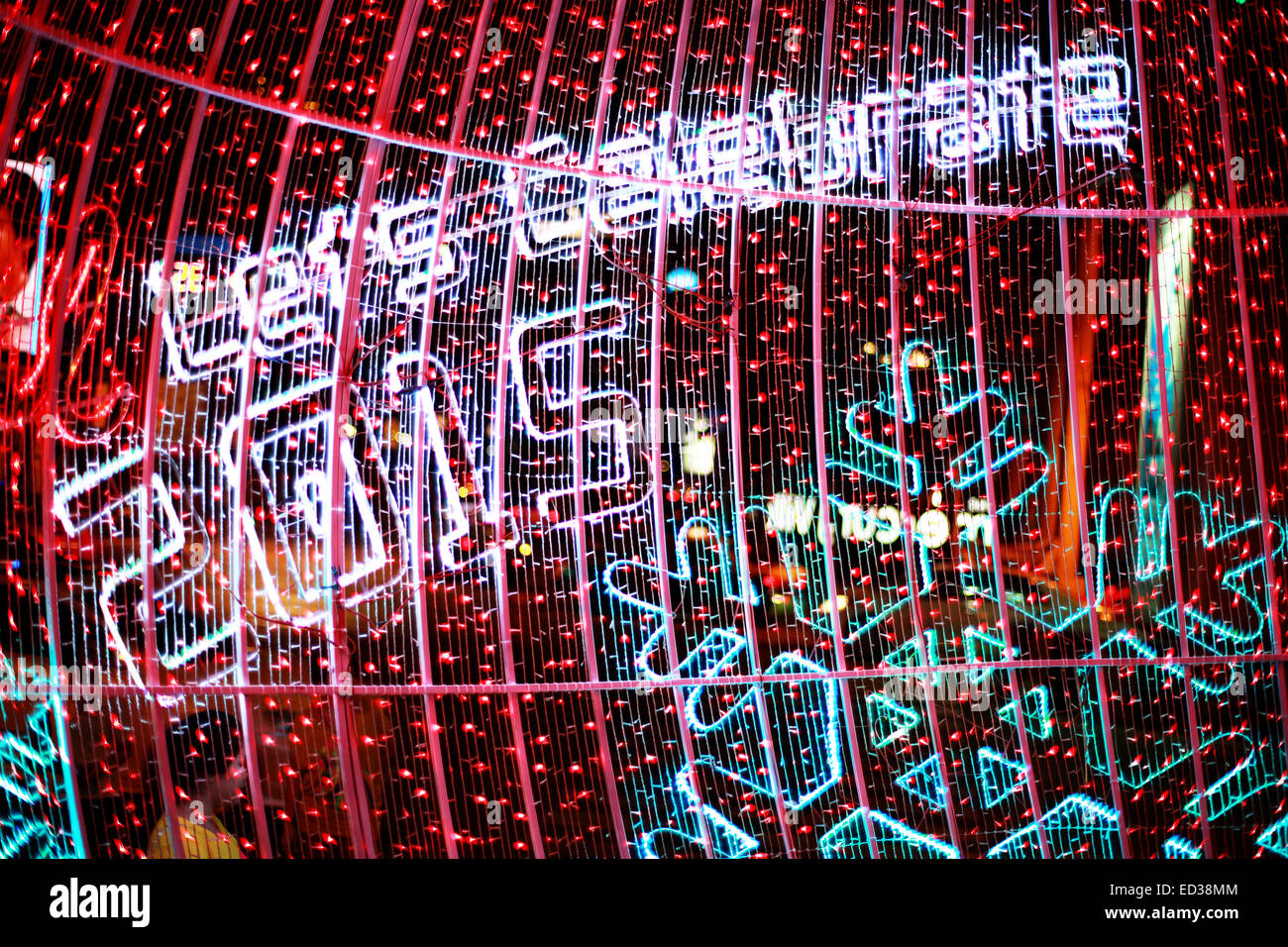 Defocalizzata bokeh di luci (celebrazione nuovo anno 2015) Foto Stock