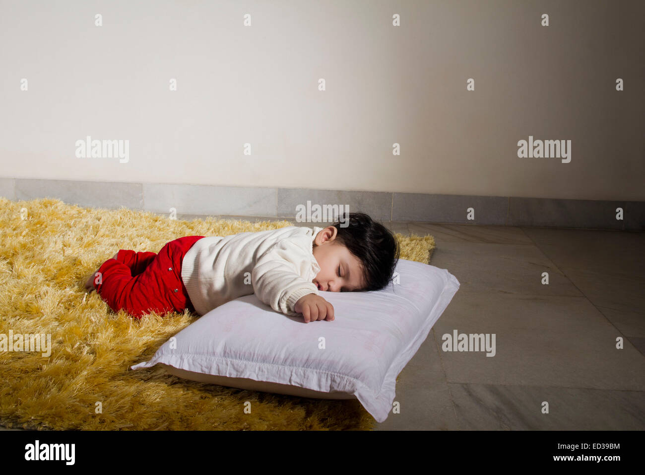 1 bambino indiano Baby sleeping Foto Stock