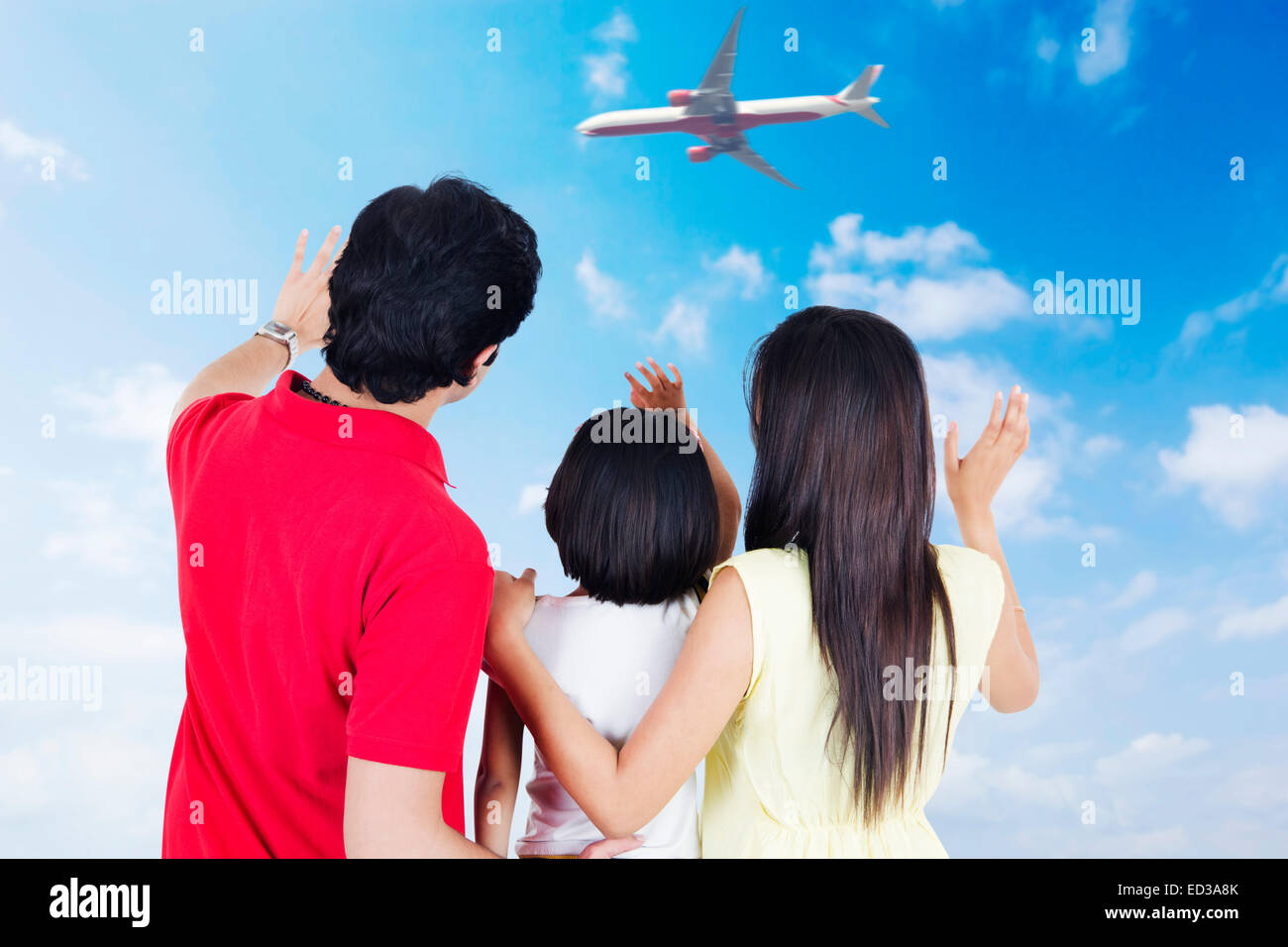 Indian i genitori con bambini cloud sky godere Foto Stock