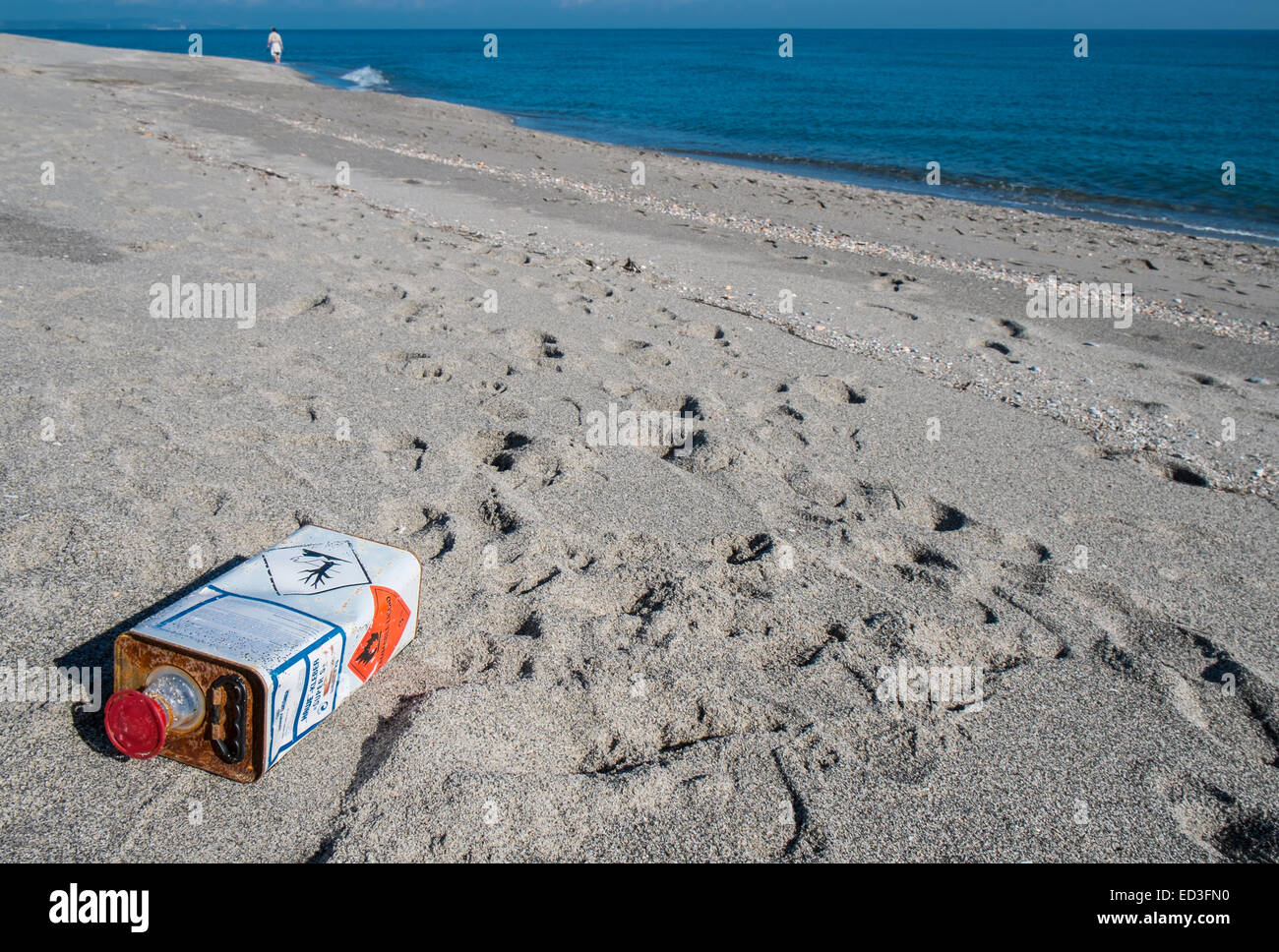 Poco inquinamento sulla spiaggia Foto Stock