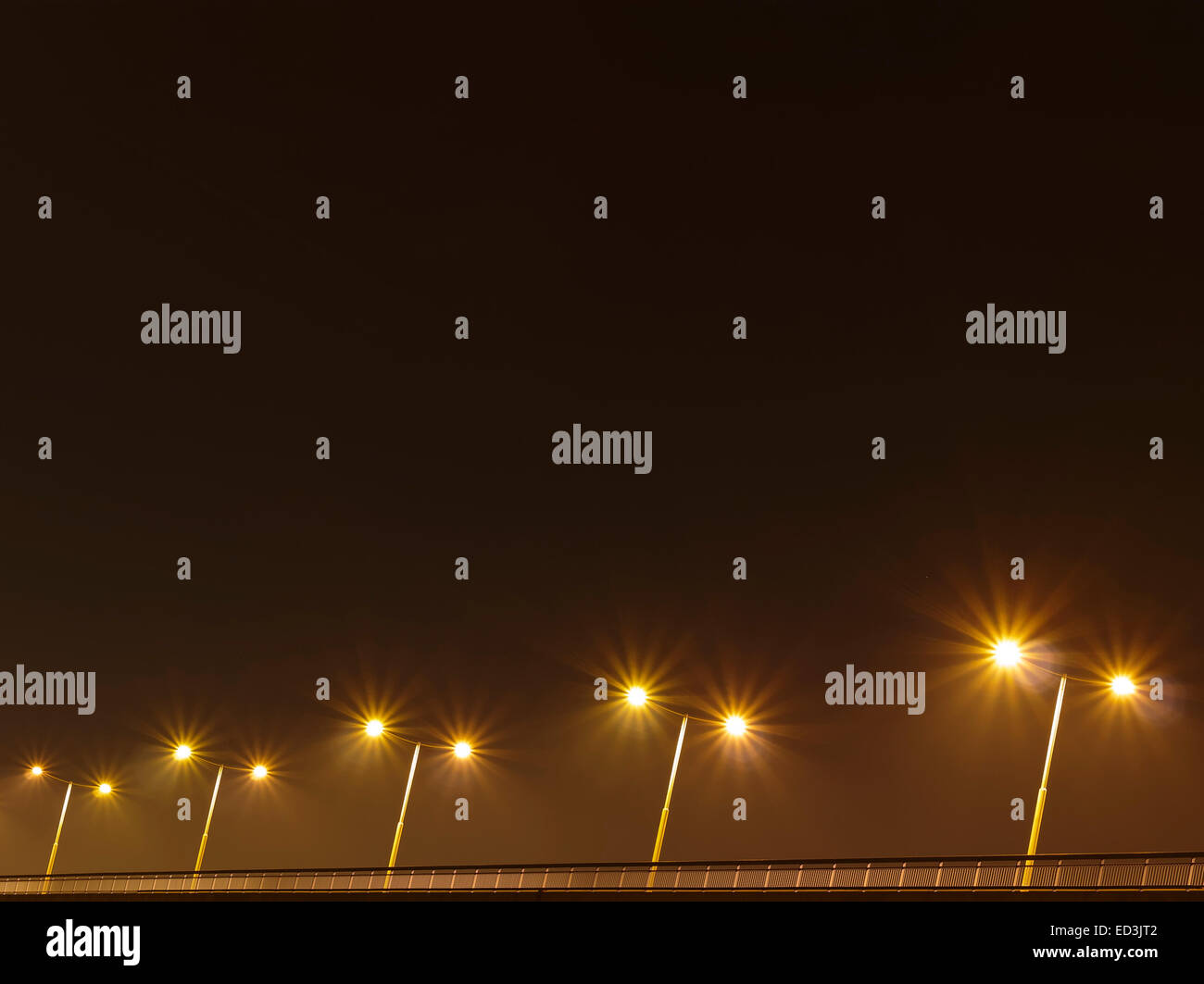 Patria di illuminazione a ponte nella notte Foto Stock