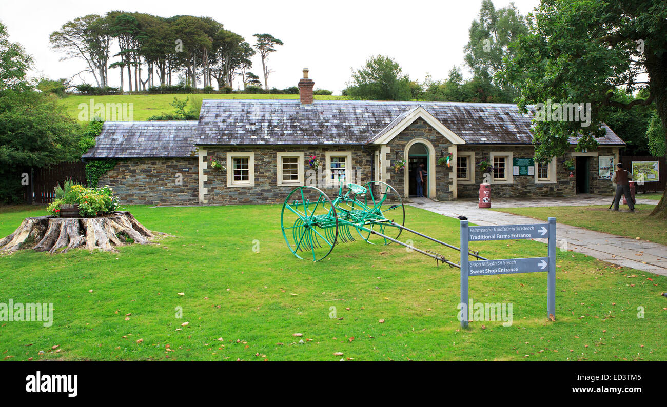 Fattorie Tradizionali ingresso in Muckross giardini. Foto Stock