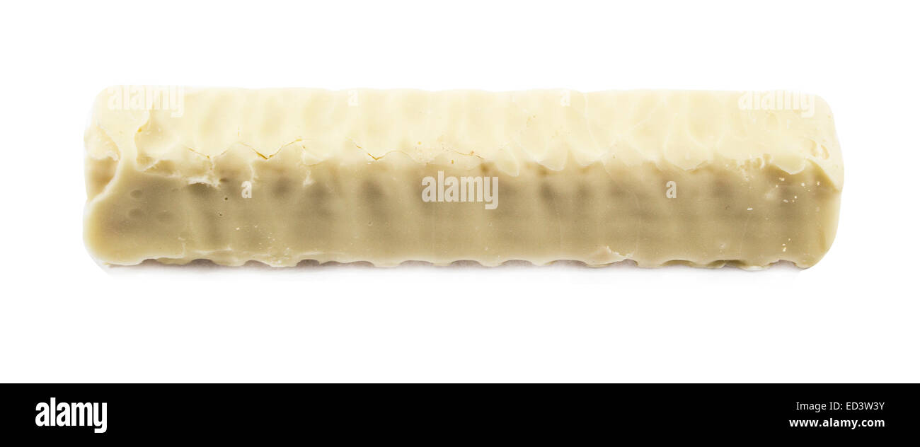 Il cioccolato bianco bar con riempimento, su sfondo bianco. Foto Stock