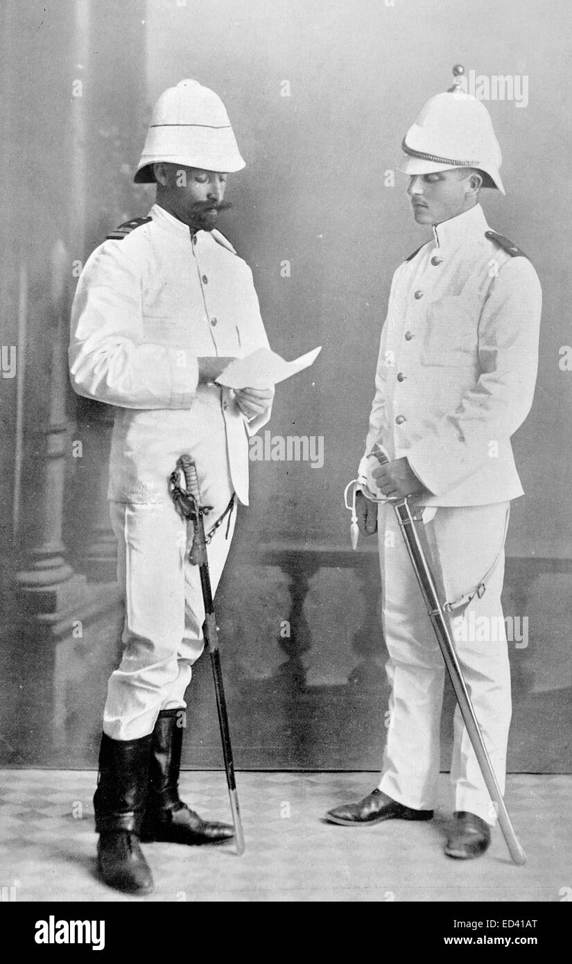 La Royal Navy e Royal Marine officer in tropicale abbigliamento 1896 Foto Stock