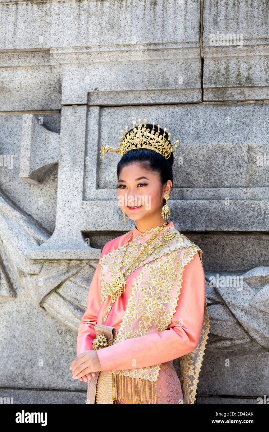 Donna Thai indossando costumi tradizionali Foto Stock