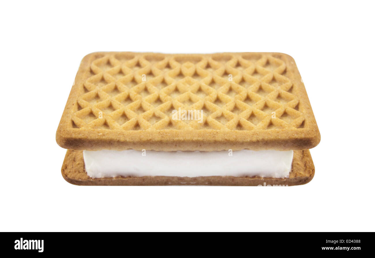 Vaniglia e cookie ice cream sandwich bar su sfondo bianco. Foto Stock