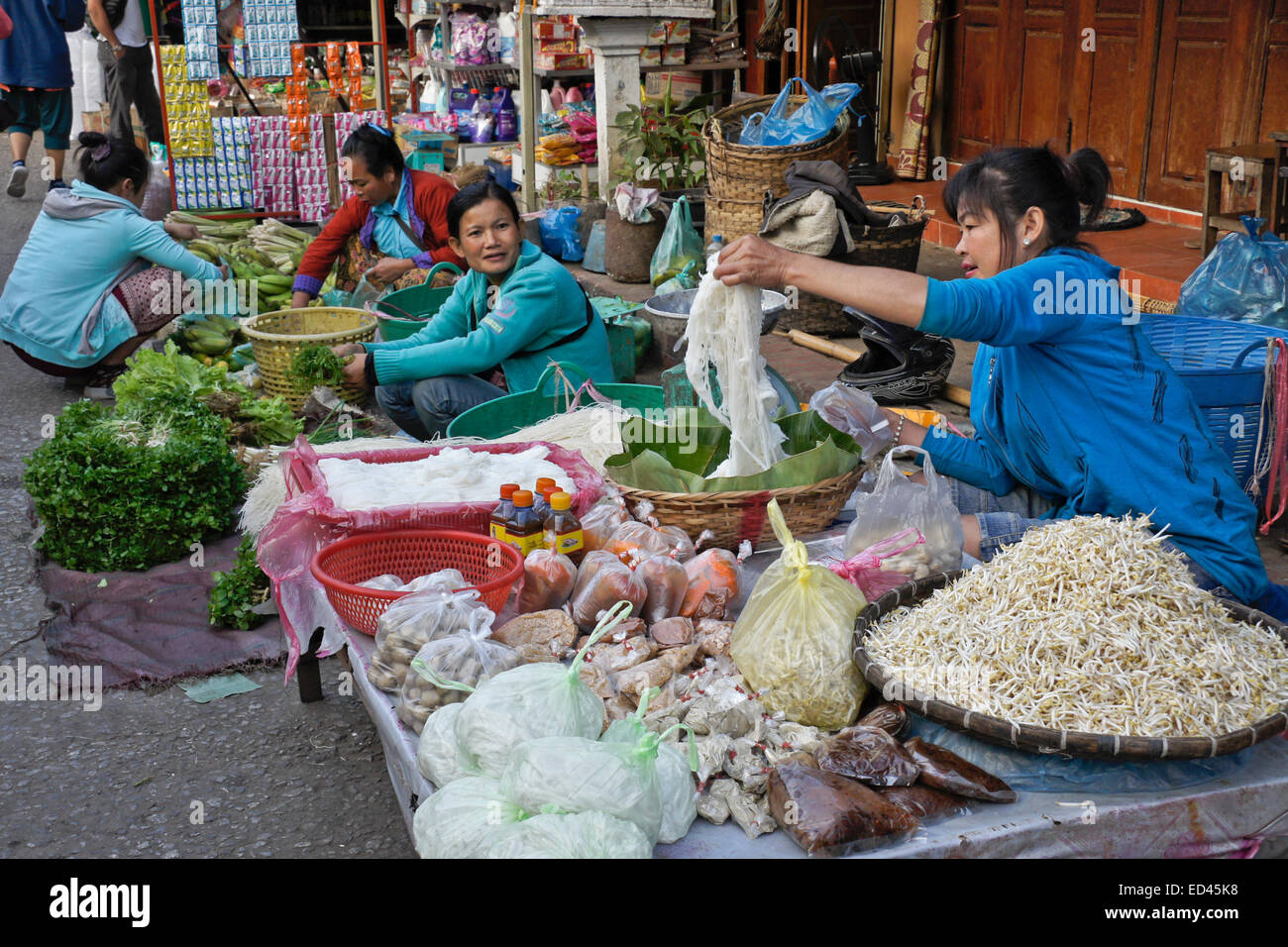 Mercato all'aperto a Luang Prabang, Laos Foto Stock