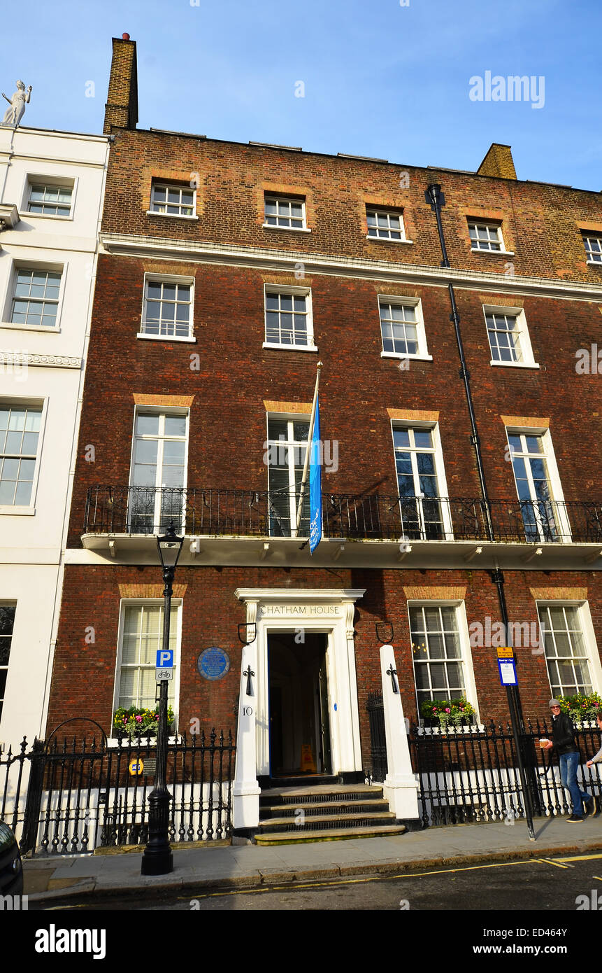 Esterno di Chatham House, il Royal Institute of International Affairs think tank. Situato nella St Jame's Square, Londra SW1. Foto Stock