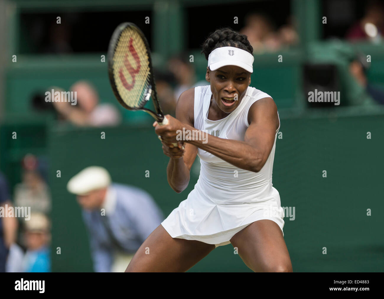 27.06.2014. Il torneo di Wimbledon Tennis Championships 2014 tenutosi presso il All England Lawn Tennis e Croquet Club di Londra, Inghilterra, Regno Unito. Petra KVITOVA (CZE) (capelli biondi) [6] v Venus Williams (USA) [30] sul Centre Court. Foto Stock