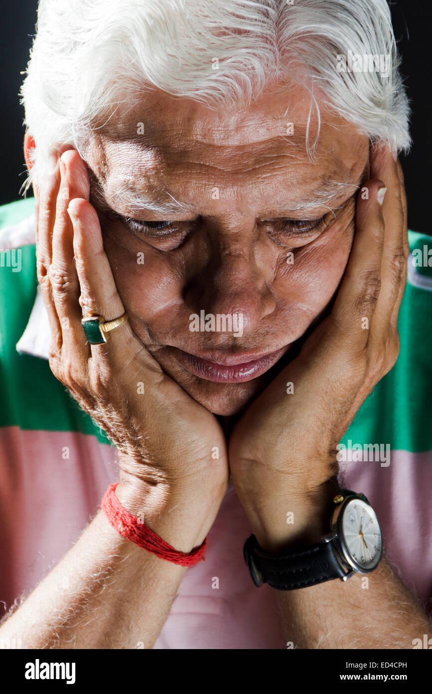 1 indian vecchio uomo lo stress Foto Stock