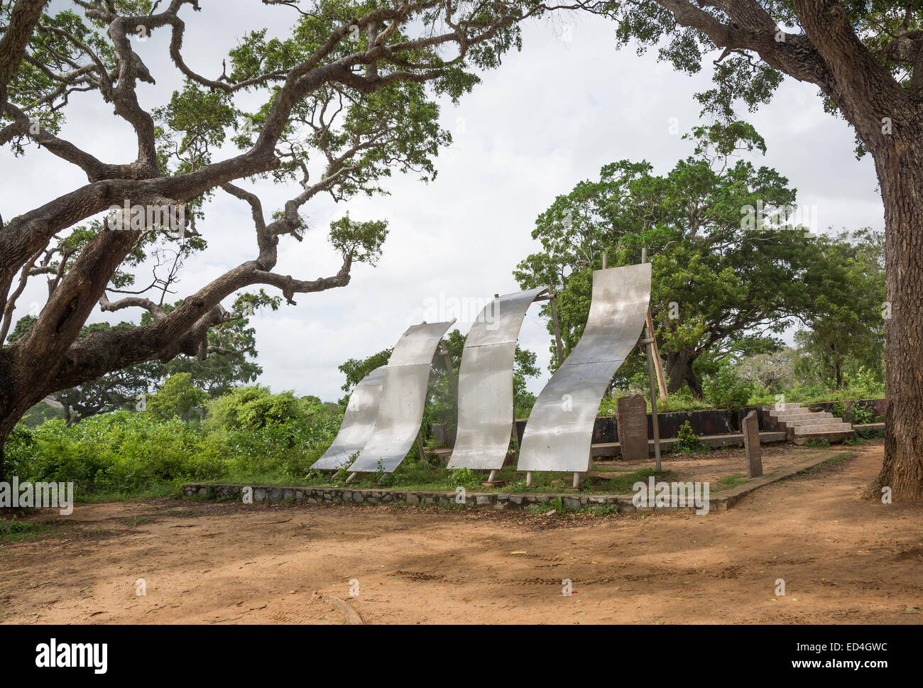 Tsunami Memorial wave scultura in Yala National Park, Sri Lanka, Sud della provincia, in Asia. Foto Stock