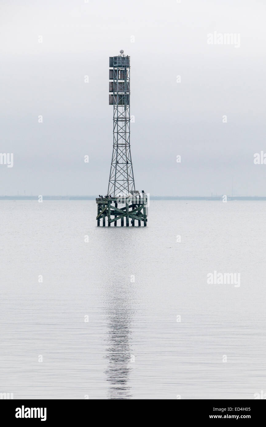 Sirena da nebbia e pericoli per la nautica torre di avvistamento al Texas City Dike. Foto Stock