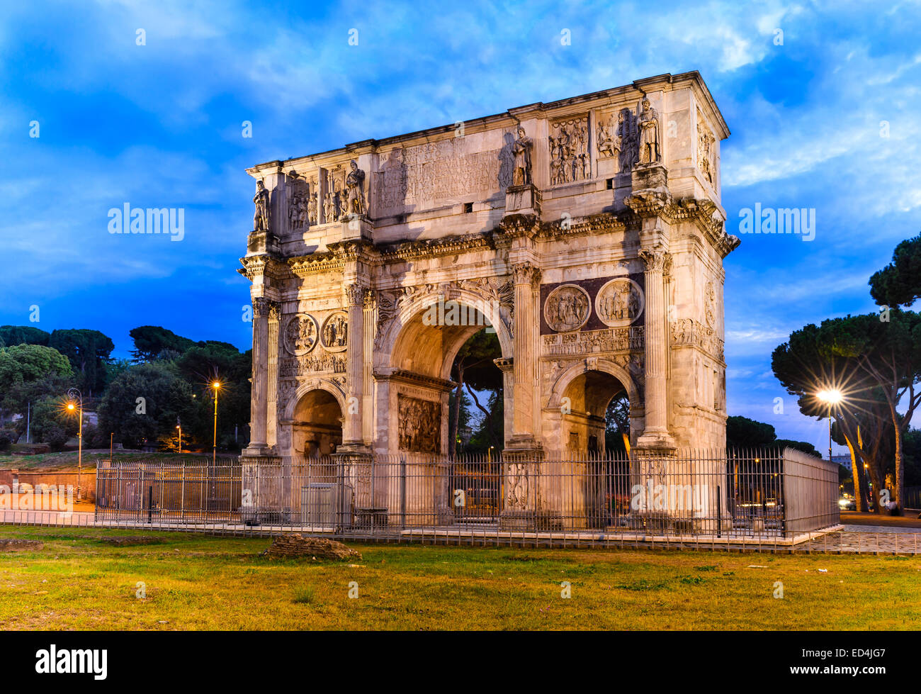 Roma, Italia. Arco di Costantino Imperatore commemorare la vittoria su Massenzio in 312annuncio, Impero Romano guerra civile Foto Stock