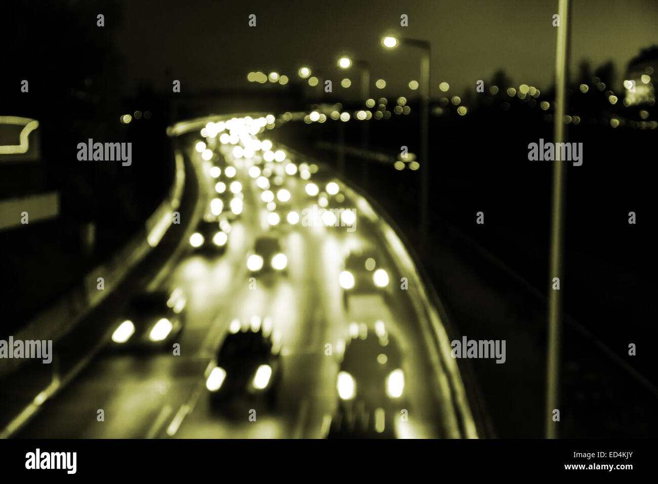 Carlight sull'autostrada (bokeh) di notte Foto Stock