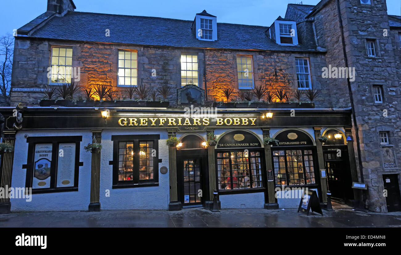 Panorama di Greyfriars Bobby storico pub al crepuscolo, Edimburgo Città Vecchia, cane fuori, Lothians, Scotland, Regno Unito Foto Stock