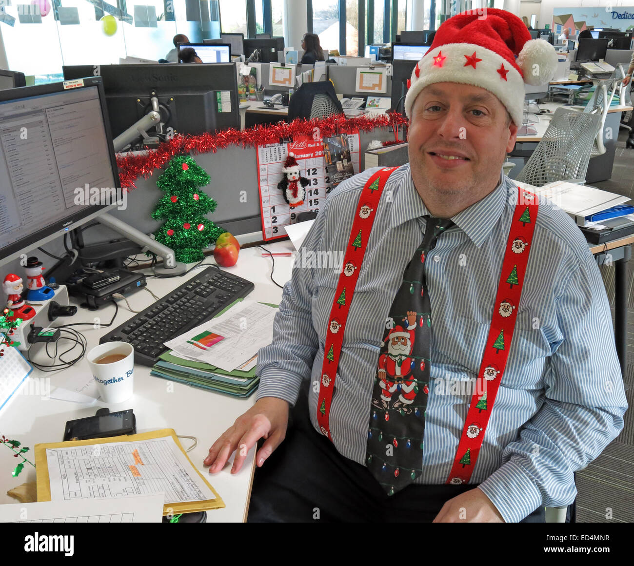 Come ottenere festosa in ufficio per Natale Foto Stock