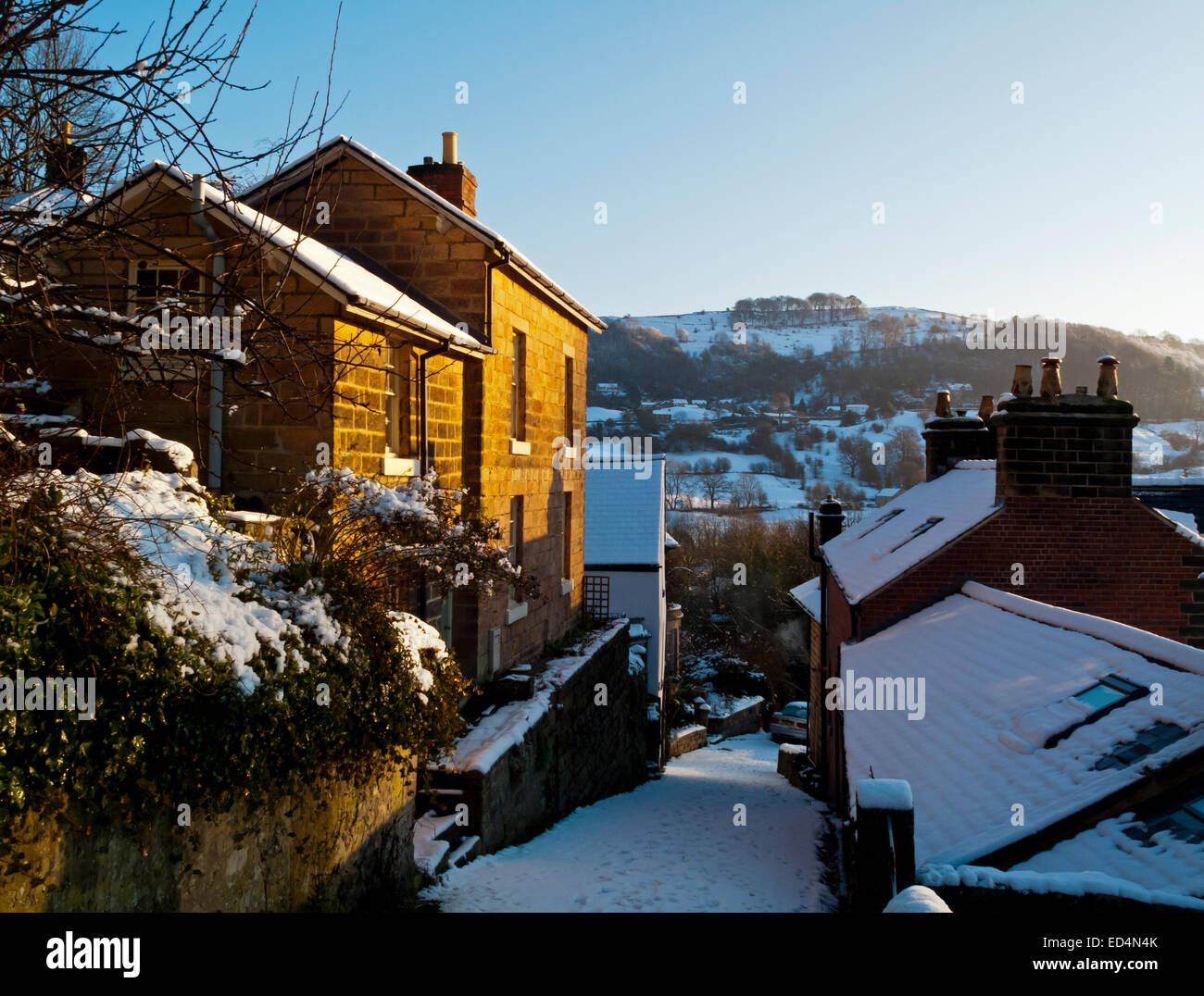 Inverno neve a Matlock Bath nel Derbyshire Peak District Inghilterra Regno Unito un villaggio soprannominato piccola Svizzera Foto Stock