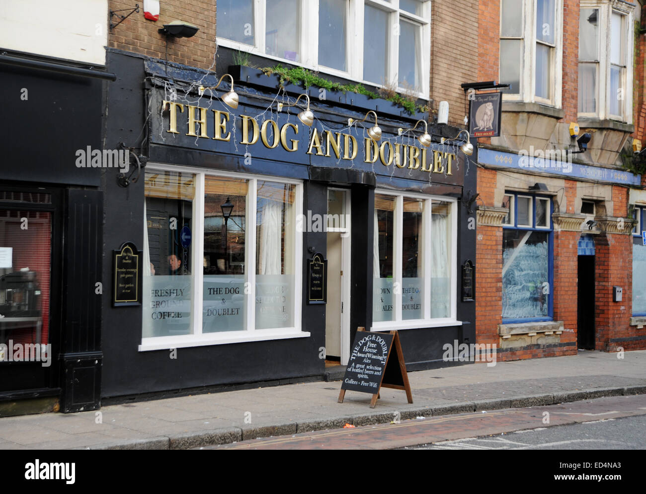 Wolverhampton West Midlands UK - il cane e il doppietto pub nel centro della città Foto Stock