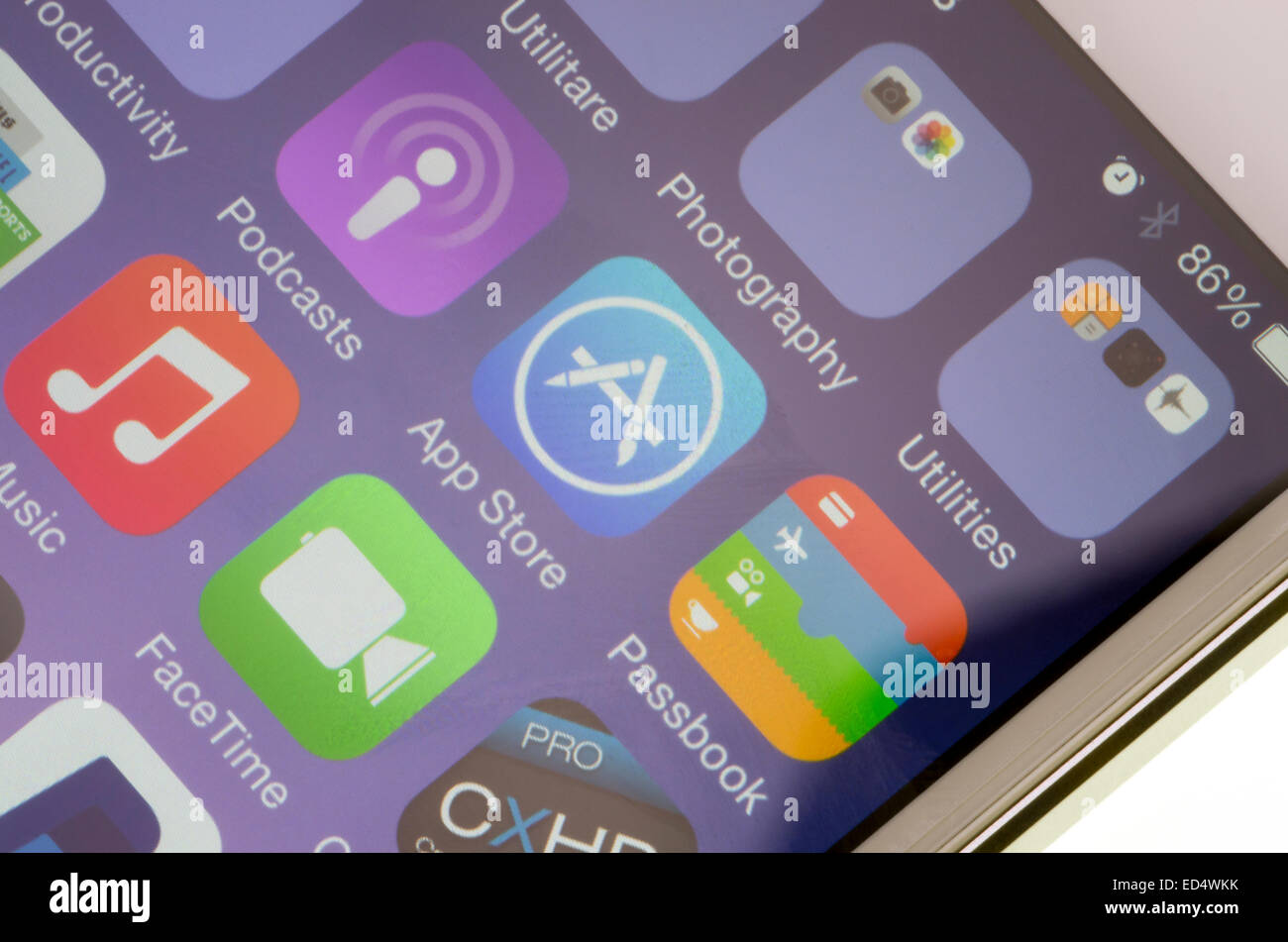 Display di iPhone, applicazione icona Store nel centro. Foto Stock