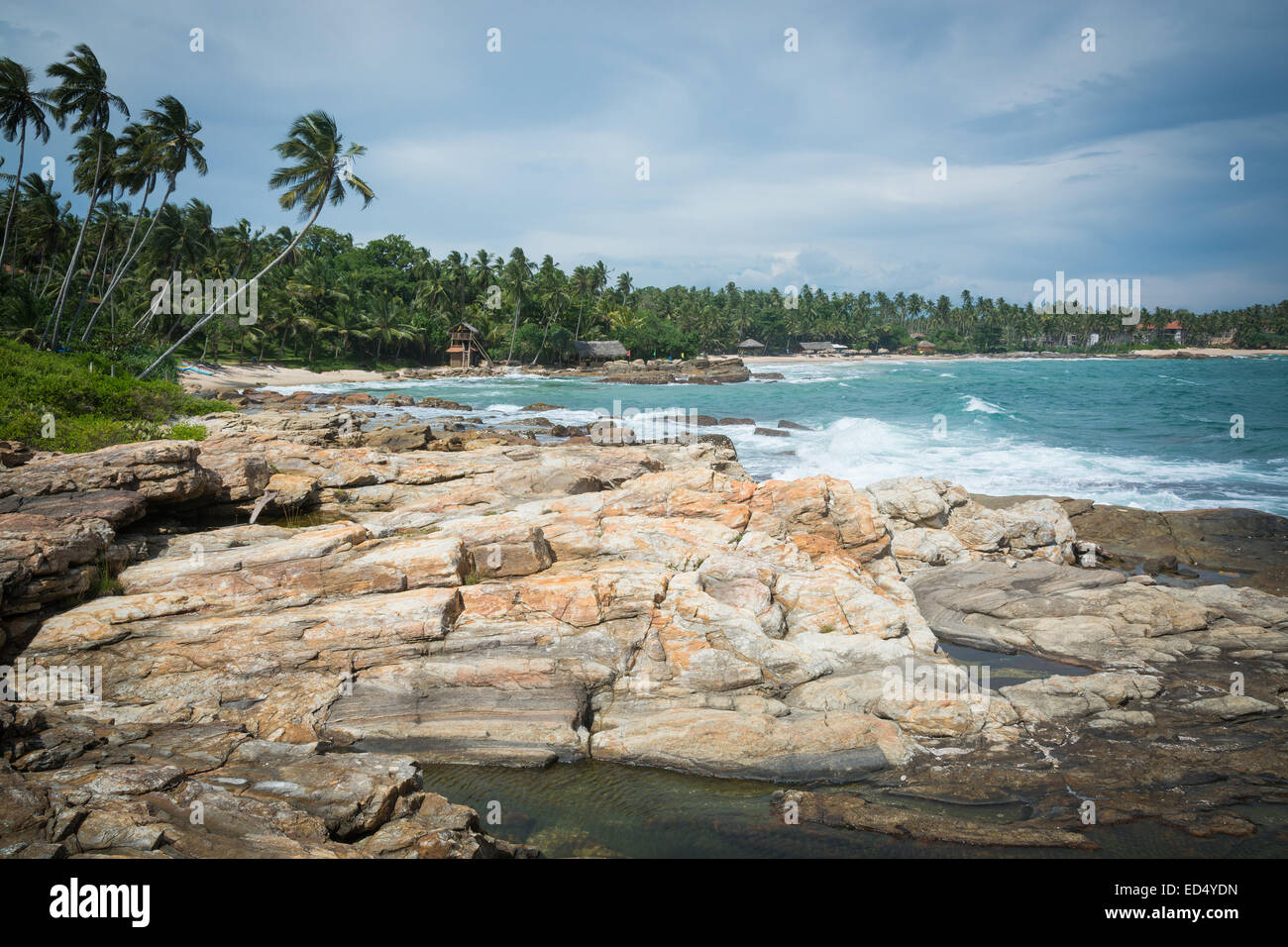 Paesaggio roccioso a Rocky Point Beach, Goyambokka, Tangalle, sud della provincia, Sri Lanka, in Asia. Foto Stock