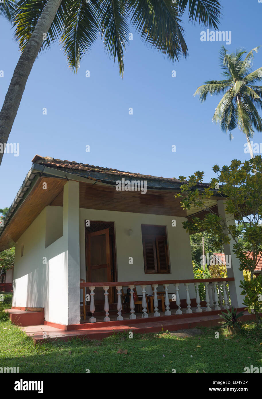 Piccolo bungalow Rocky Point Beach Bungalows in Tangalle, sud della provincia, Sri Lanka. Foto Stock