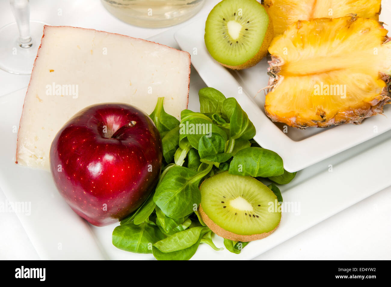 Grande snack: frutta, vino e formaggio Foto Stock
