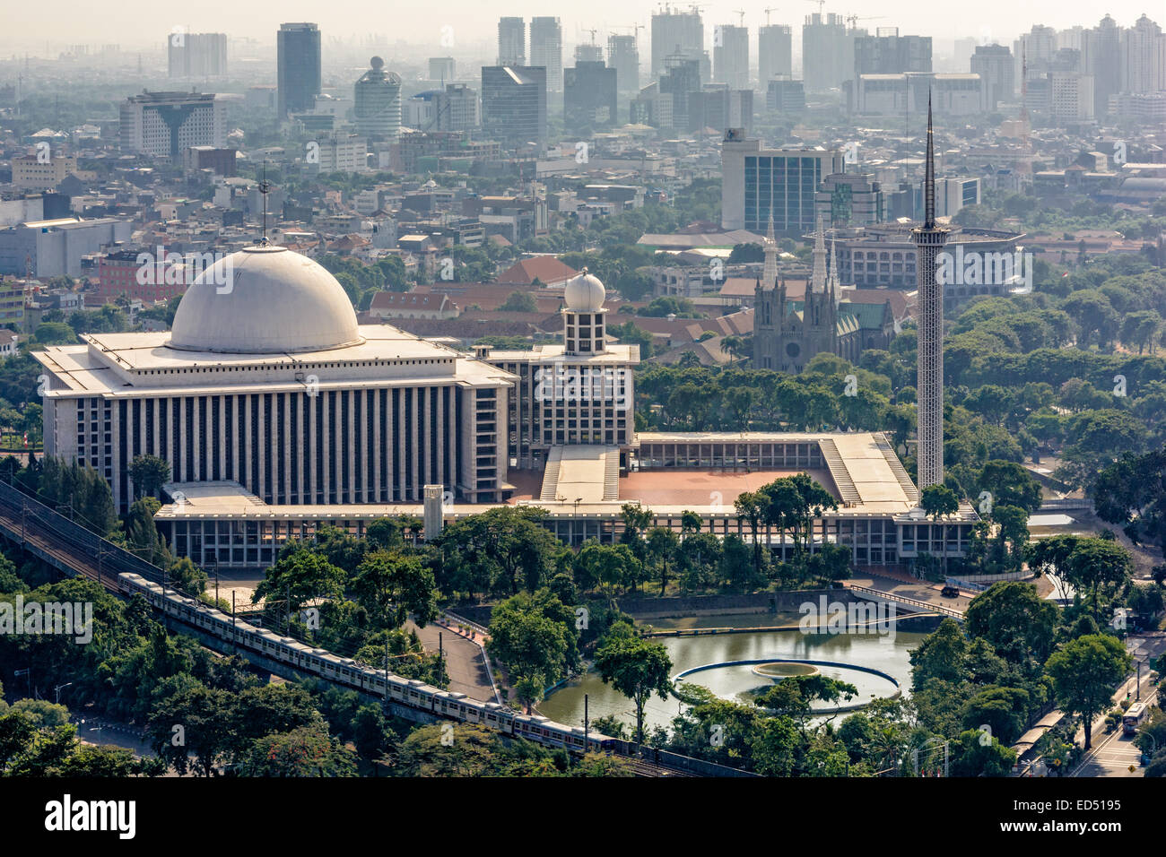 La Moschea Istiqlal o Masjid Istiqlal, (indipendenza Moschea) in Jakarta, Indonesia è la più grande moschea nel sud-est asiatico. Foto Stock