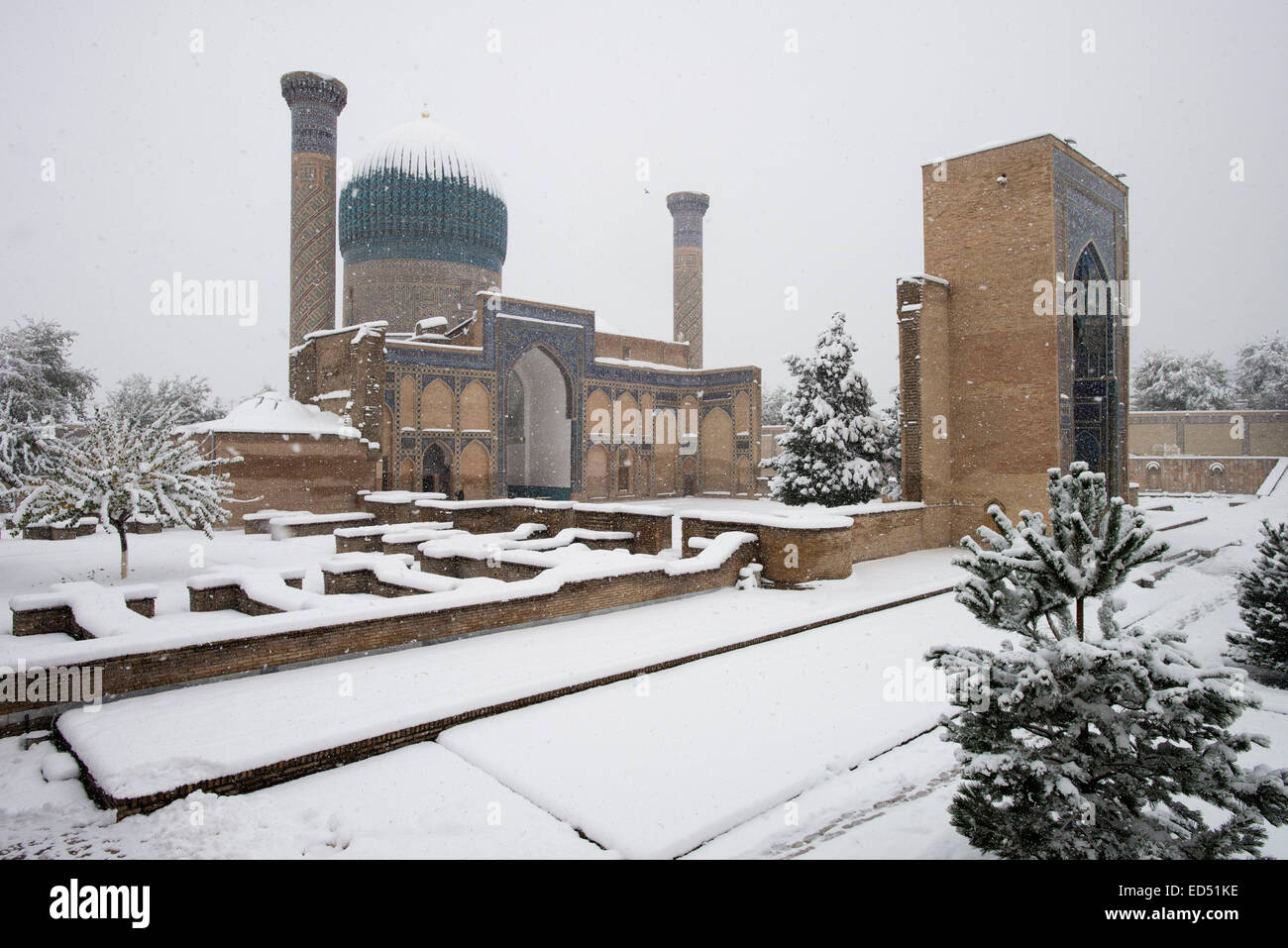 Gur-e Amir, il mausoleo del conquistatore asiatico Tamerlane in Samarcanda, Uzbekistan Foto Stock