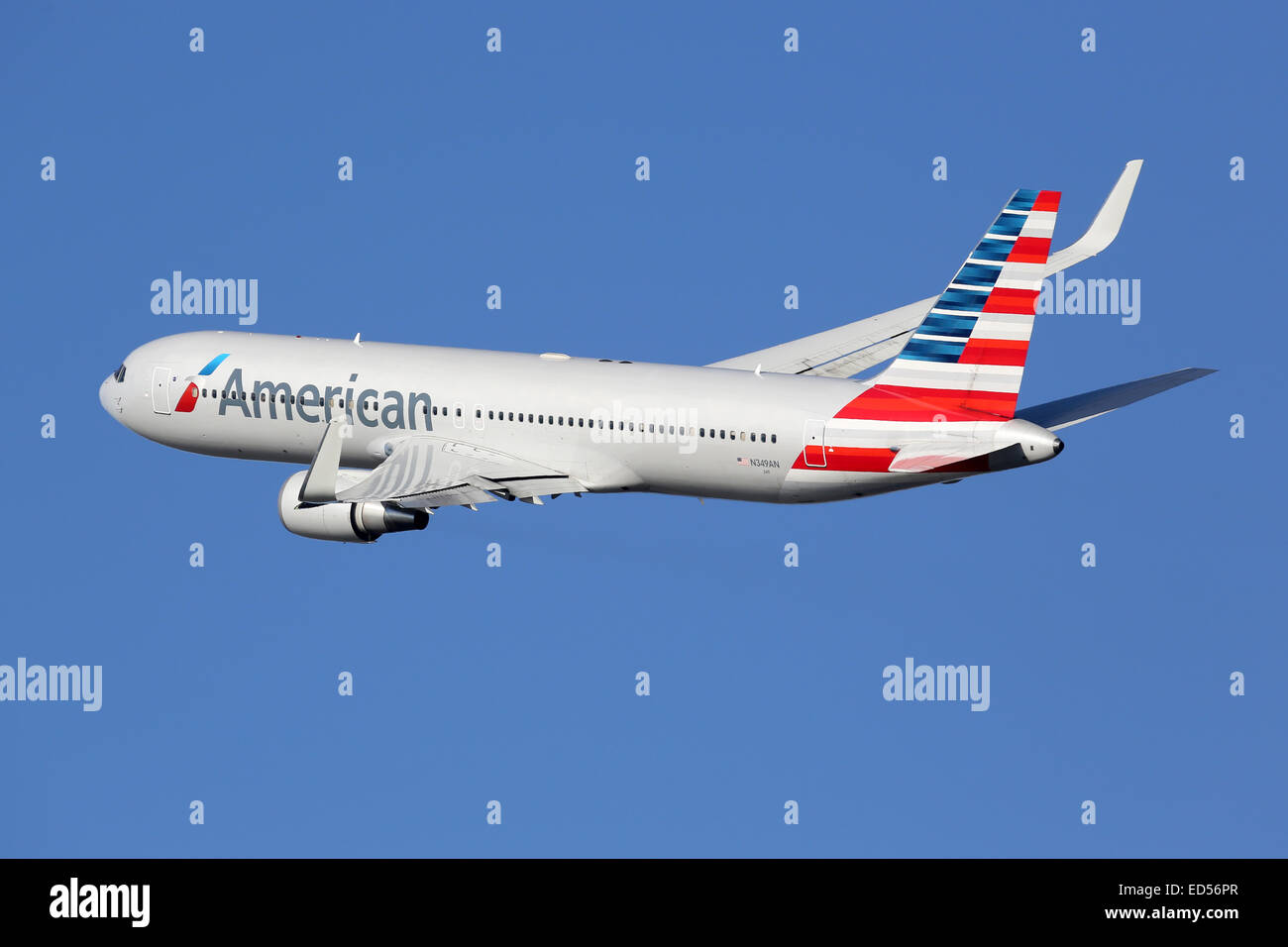 Barcellona, Spagna - 11 dicembre 2014: Un American Airlines Boeing 767-300 con la registrazione N349un decollo da Barcellona Foto Stock