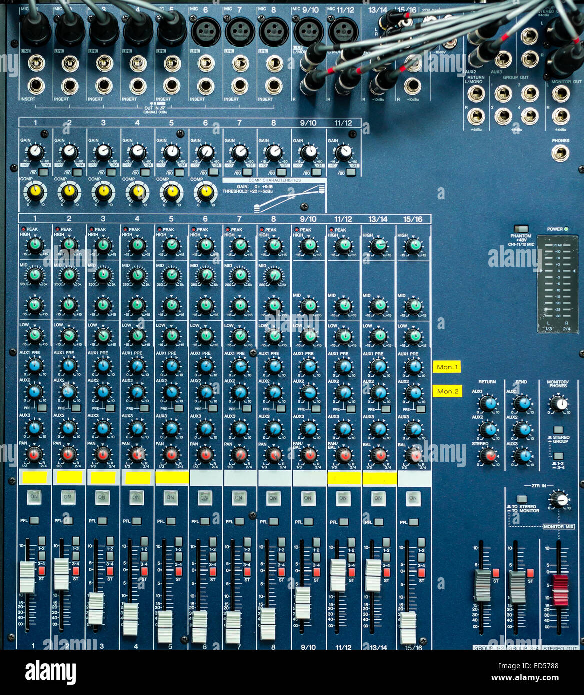 I pulsanti e le schede in varie parti del controller audio Foto Stock